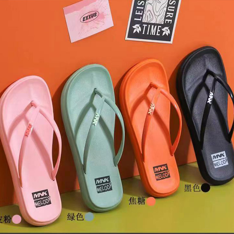 Portez des pantoufles confortables pour protéger nos pieds