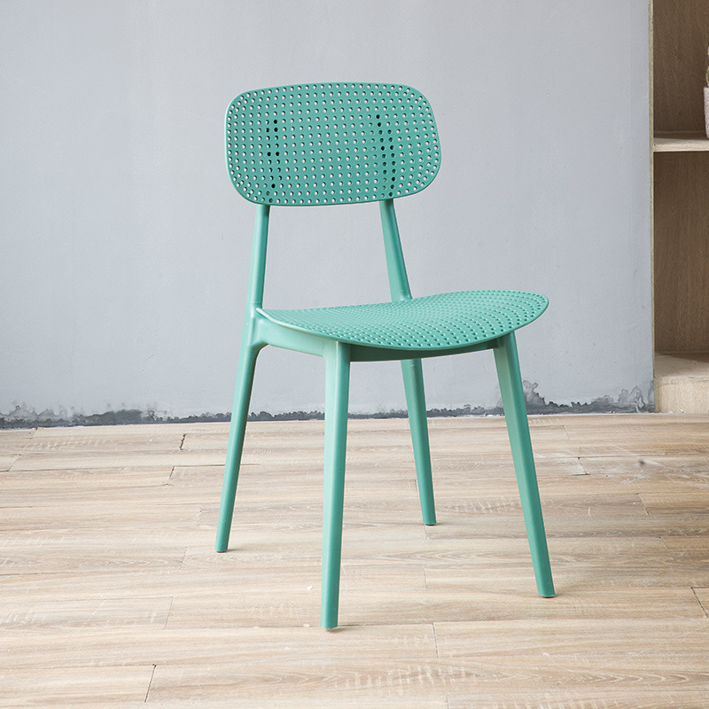 L'usine vend des chaises en plastique PP, des chaises de restaurant durables et des meubles de maison modernes à bas prix