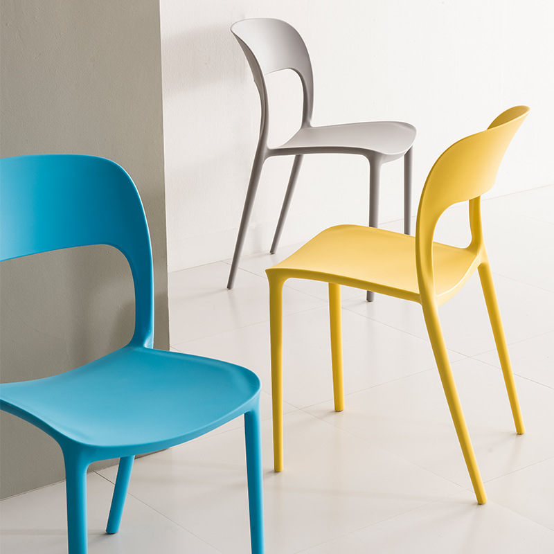 Chaise en plastique moderne de haute qualité avec sièges en PP couleur haut dossier en plastique extérieur blanc rustique chaise de jardin en plastique