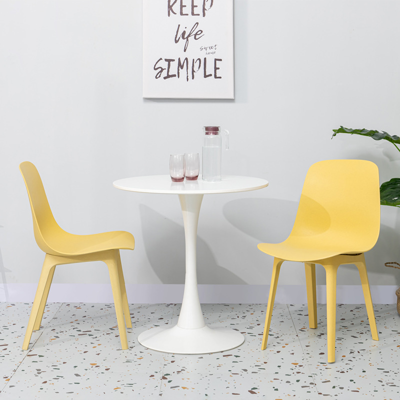 Chaise de couleur colorée en plastique moderne d'usine