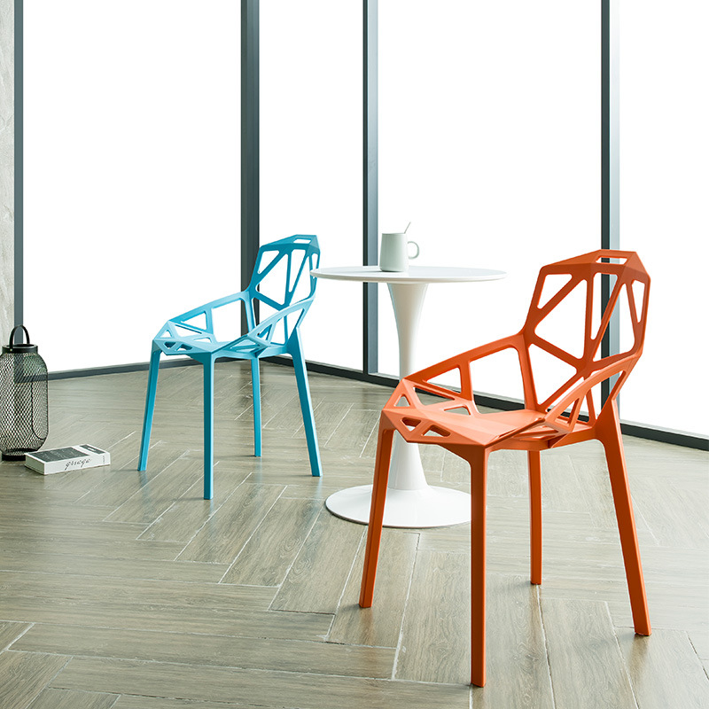 Convient à l'intérieur, à l'extérieur, Design simple, aspect moderne, chaise à manger en plastique avec dossier plié