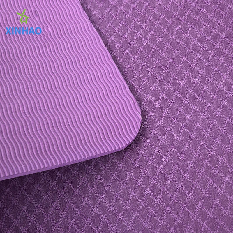 Épaisseur de tapis de yoga en gros (4/6/8mm) Mat d'exercice de fitness MAT respectueux de l'environnement sans glissement TPE TPE Mat de yoga haute densité, adapté au yoga domestique, à l'exercice, au Pilates.