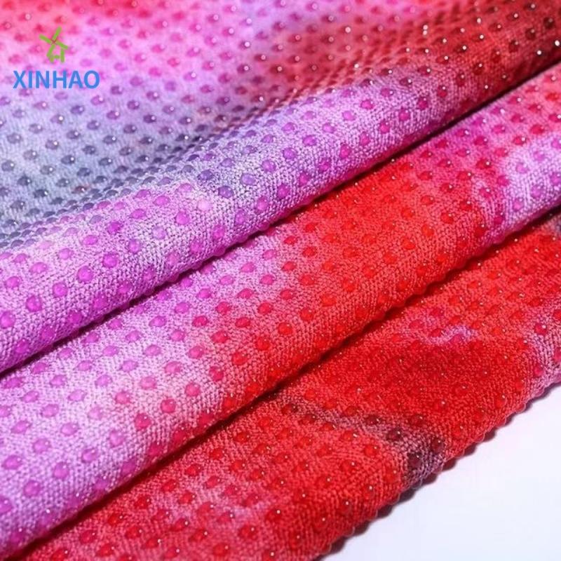 Serviette de yoga à protection environnementale antidérapante Tie-dye serviette en gros, serviette de tapis de yoga à haute température à haute température douce et absorbant la sueur, idéale pour le yoga à haute température, le Pilates, le fitness