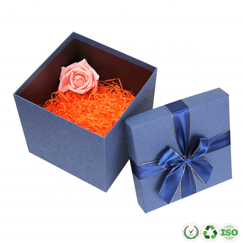 Boîte cadeau en papier artisanal recyclé personnalisé