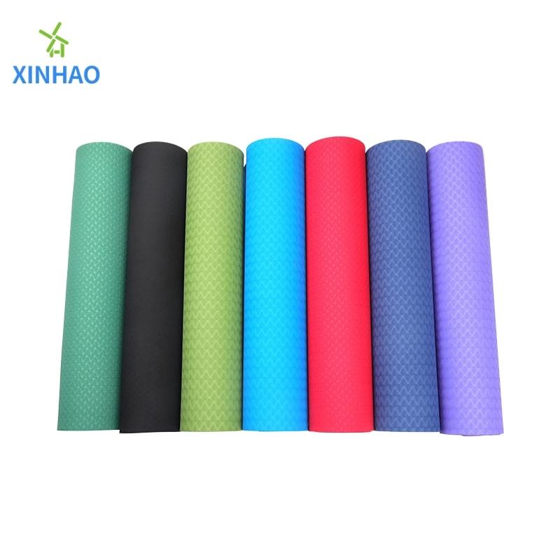 Protection environnementale double couche en deux couleurs personnalisable (4/6/8mm) TPE Yoga Mat en gros, adapté au yoga, à la forme physique, à Pilates