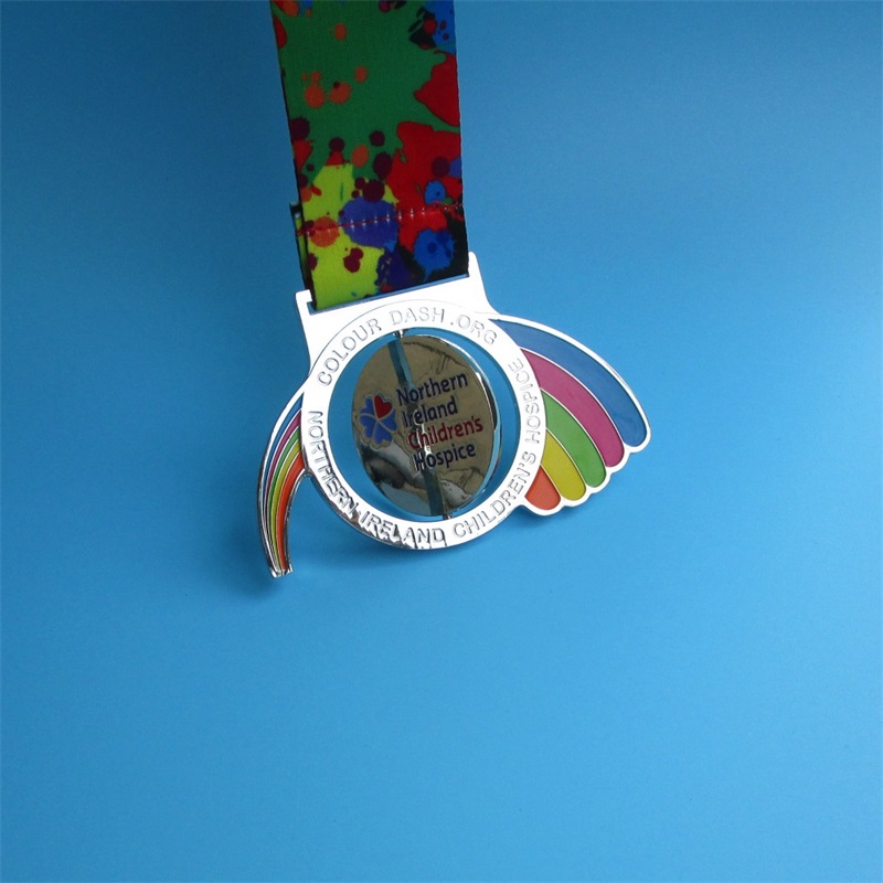 Médaille de rotation de couleur arc-en-ciel en argent brillant plaqué