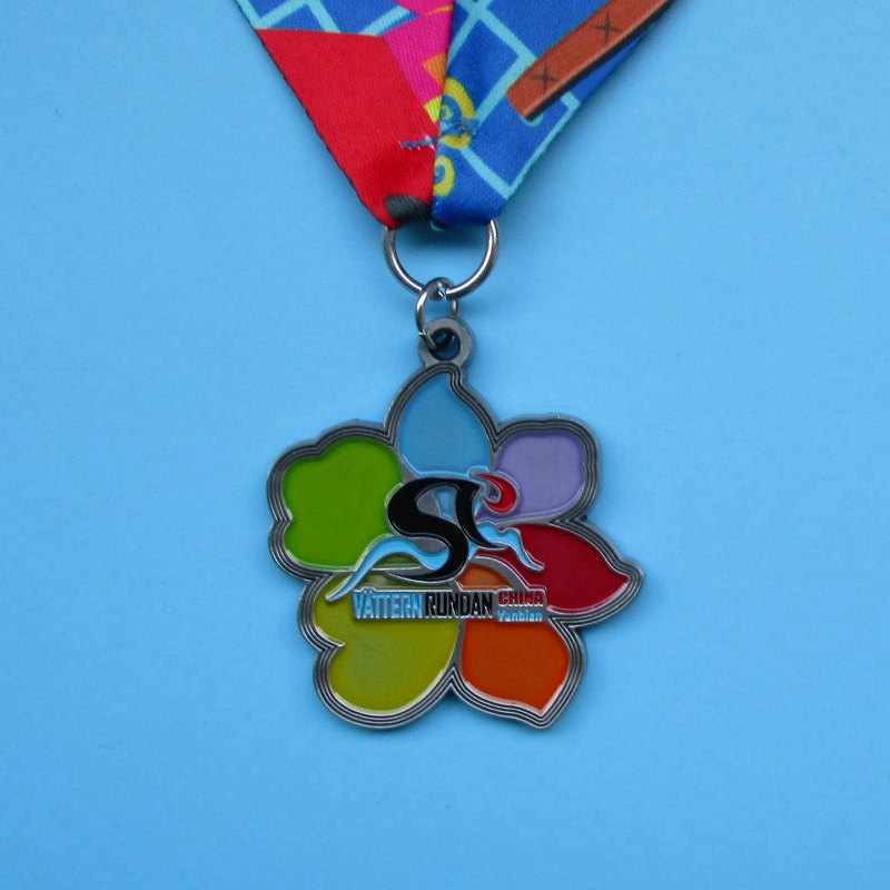 Médaille d'alliage en alliage de placage antique en émail doux coloré avec ruban