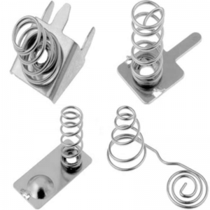 Batterie touche les contacts de batterie à ressort