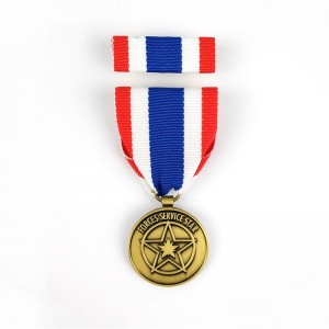 Médaille d\'honneur des badges personnalisés en émail en émail doux avec courte longe