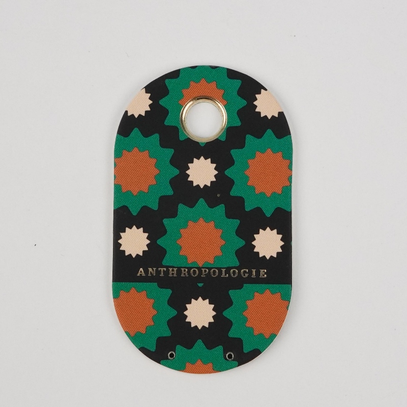 Custom Fashion Design Logo Nom de marque de haute qualité Papier personnalisé Paper Hangs avec corde à cordes pour les vêtements respectueux de l\'environnement