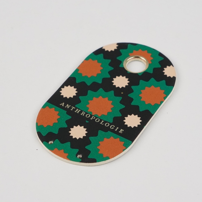 Custom Fashion Design Logo Nom de marque de haute qualité Papier personnalisé Paper Hangs avec corde à cordes pour les vêtements respectueux de l\'environnement