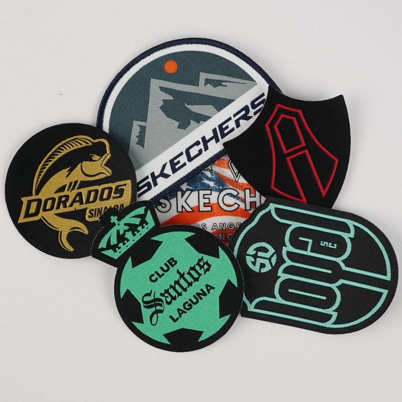 Coup de chaleur en gros de la marque Custom de broderie Logo Vêtements personnalisés Patches brodées