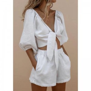 Les femmes se sont à lacets en haut&shorts