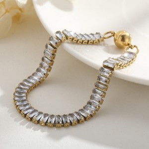 L\'Europe et les États-Unis Tendance Titanium Steel Square Zircon ins Wind Ornements Hand Ornements en acier inoxydable Plaw de pierre à une seule rangée Diamond femelle Magnet Boucle Boucle