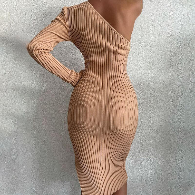 Printemps personnalisé à l'épaule long Polyester Sweater Femmes \\ S Vêtements Fashion Couleur solide Tricot Diagonal Slit Sexy Robe