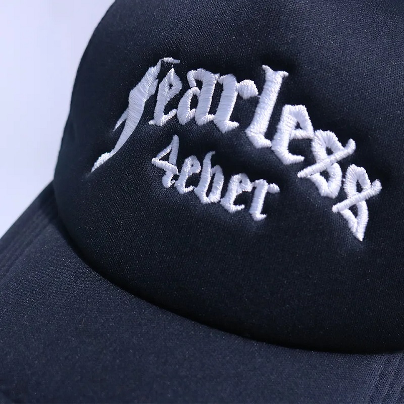Conception personnalisée classique en gros de haute qualité Votre propre logo de broderie 3D 5 panneau Gorras Mesh Trucker Caps Chapeaux Mens