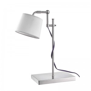 Lampe de travail réglable au poste de travail dans les chambres