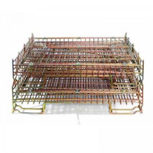 Empiler des cages de stockage métalliques