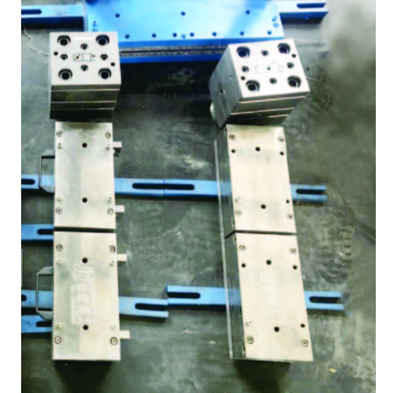Moule d'extrusion pour les séries de bain en PVC