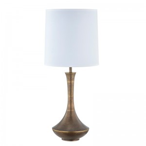 Lampe de table en fer antique décorative dans l\'espace public