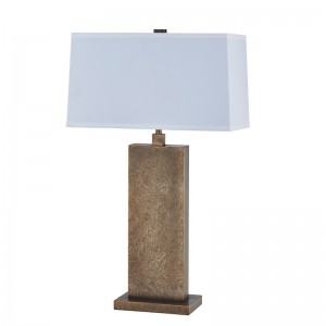 Lampe de table en fer antique décorative à l\'entrée de l\'espace public