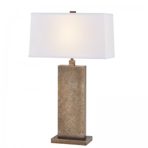 Lampe de table en fer antique décorative à l\'entrée de l\'espace public