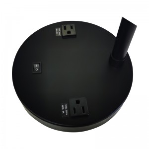 La lampe de bureau de deux tons avec finitionnoire et jaune clair, un interrupteur à bascule sur/off et deux points de vente pratiques dans la salle d\'hôtes