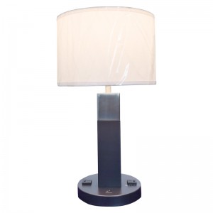 Deux tons lampe de table de finitionnickelnoir et brossé avec un interrupteur à bascule sur/off et deux prises pratiques à la salle d\'hôtes