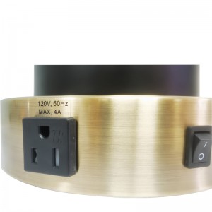 Lampe denuit et de finitionnocturne personnalisée avec laiton antique et finitionnoire, un commutateur à bascule sur/off, une sortie pratique et un port de chargement USB à Guestroom