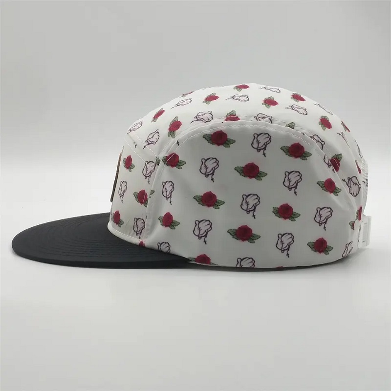 Chapeaux de logo en cuir en cuir en gros 5 panneaux Snapback, capuchon à snapback pour enfants en polyester, partout de camps imprimés