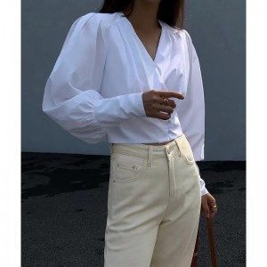 Chemise à manches longues en V blanc en V
