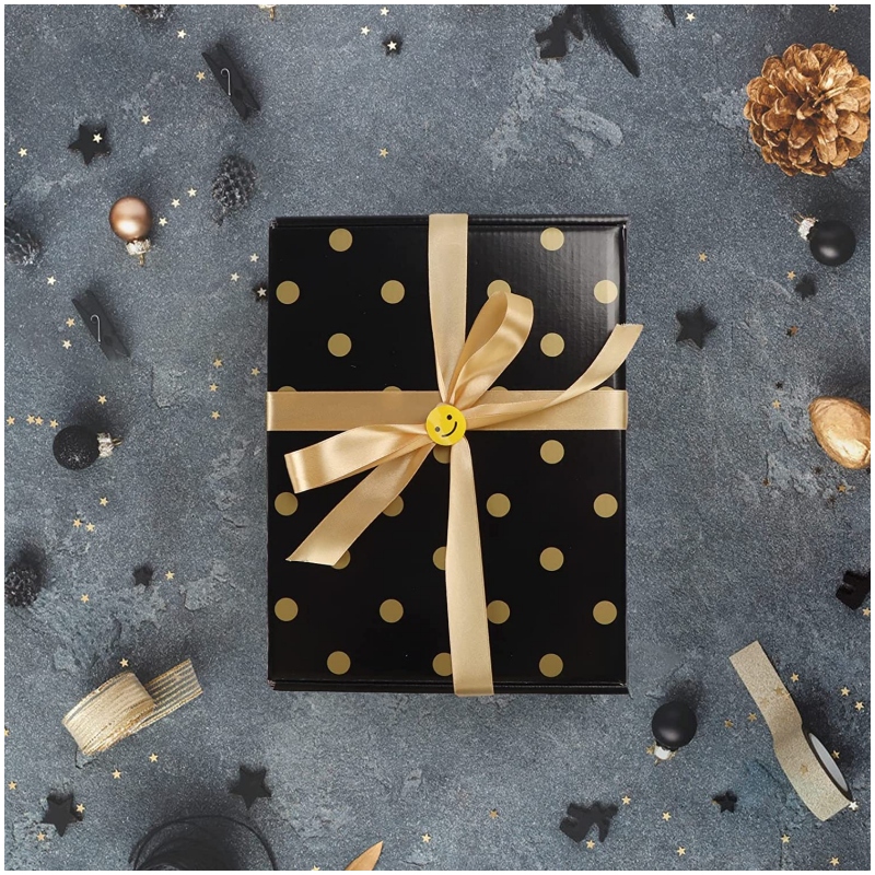 Boîte-cadeau en cartonnoir et or personnalisé