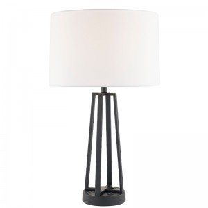 Nights et Lumière Dark Bronze avec un interrupteur à rocker ON/off, une sortie pratique et un port de chargement USB à Hotel Gurnal