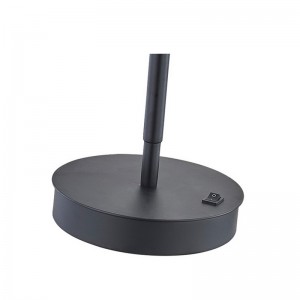 Lampe de bureau LED réglable Marriott avec finitionnoire mate et un interrupteur à bascule sur la salle d\'or de l\'hôtel