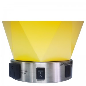 Lampe de table en résine de l\'hôtel Waterwalk avec corps de résine Pantone 120c et un interrupteur à rocker sur/ooff, une sortie pratique, un port de chargement USB à l\'hôtel salle