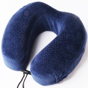 U oreiller de voyage solide en forme