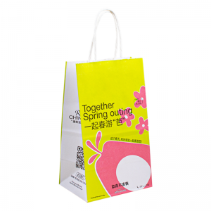 Sac en papier kraft en gros sac à guidage cadeaunoir avec logo pour vêtements Sac d\'emballage personnalisé