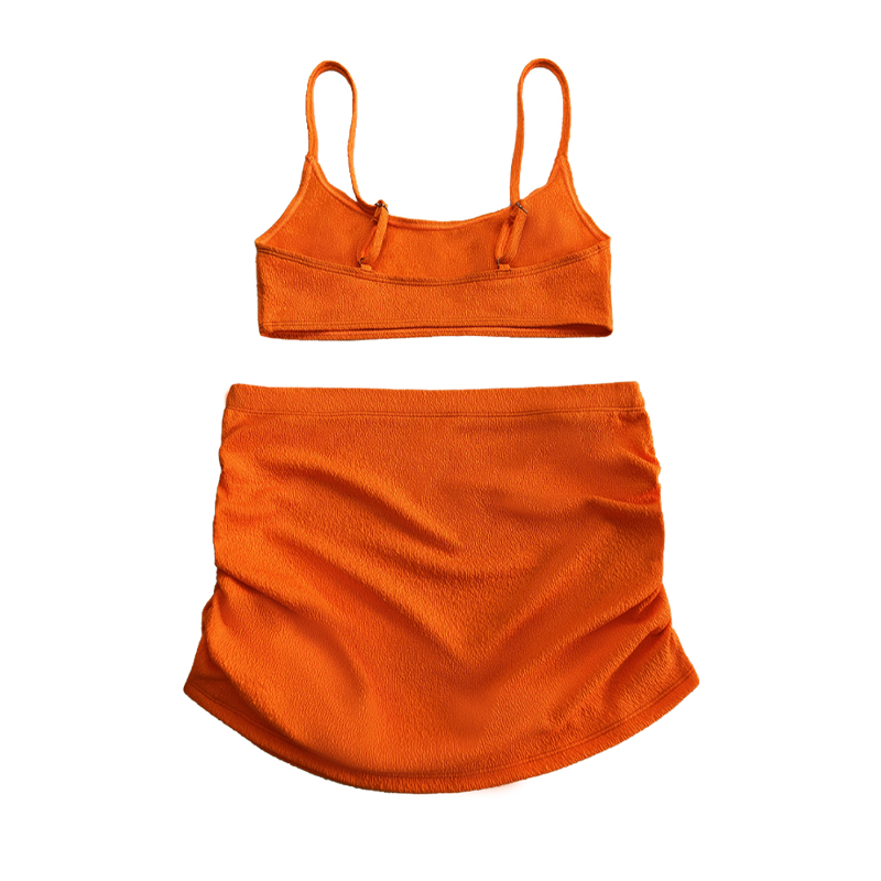 Blouse de base en tissu orange en crêpe de base.