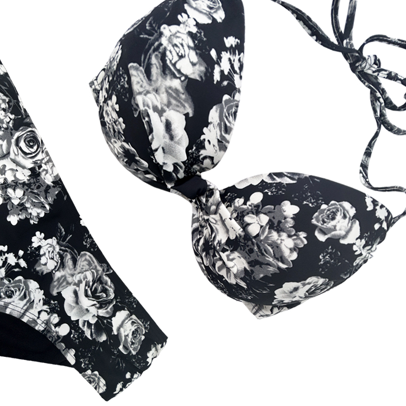 Sangle licou floral impriménoir et blanc en maillot de bain en deux pièces à taille haute