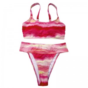 Gradient de rose rose avec des plis de confort à large bandoulière