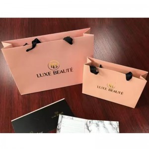 Sacs à provisions de luxe imprimées Sacs en papier cadeaux avecnom d\'entreprise pour emballage de bijoux avec poignée