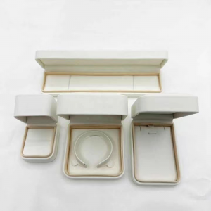 Boucles de bracelet de luxe en cuir personnalisé Boîte à anneaux Boîte de bijoux