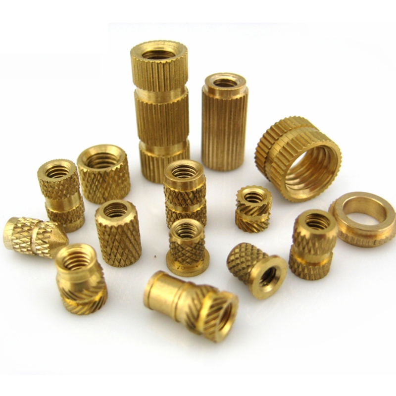 Écrou à inserts filetés aveugles moletés en laiton