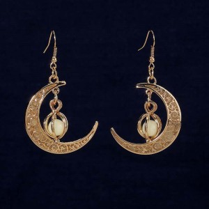 Hongde – boucles d\'oreilles croissant de lune en argent qui brillent dans lenoir