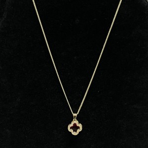 Radiant Ruby Blossom Gold-Collier de fleurs plaqué avec des accents clairs étincelants