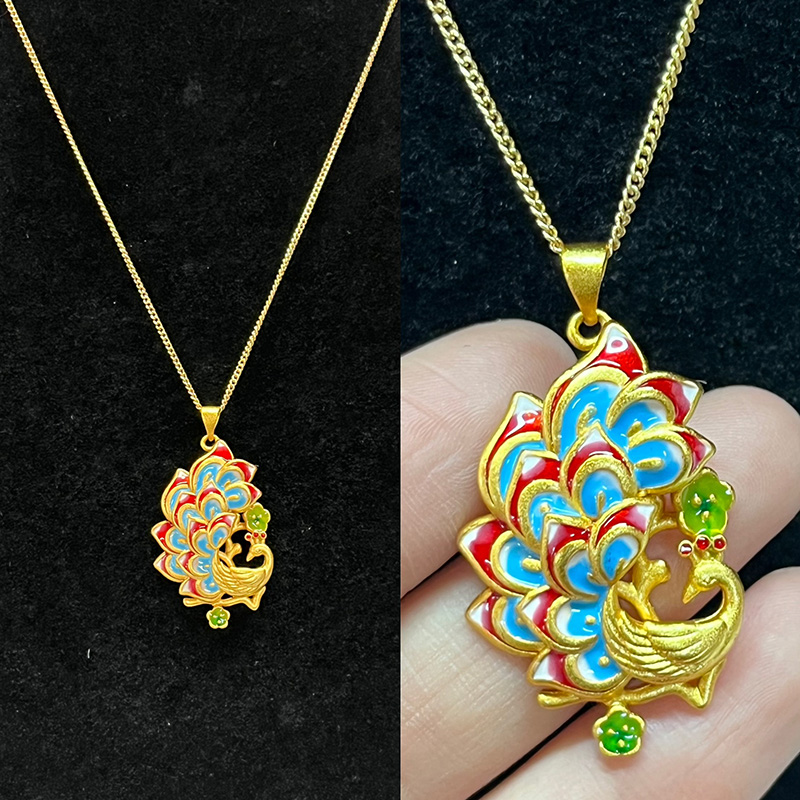 Collier de pendentif de paon Coisonné de luxe avec placage en or et art en émail artisanal