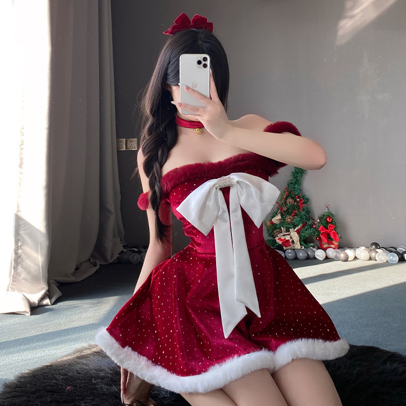 Nouveaux costumes de Noël. Noël - vêtements à thème pour croix - Border le commerce extérieur en gros. Robes de bataille de Noël en peluche. Robes rouges sexy pour le Nouvel An366 Prix:$199.99