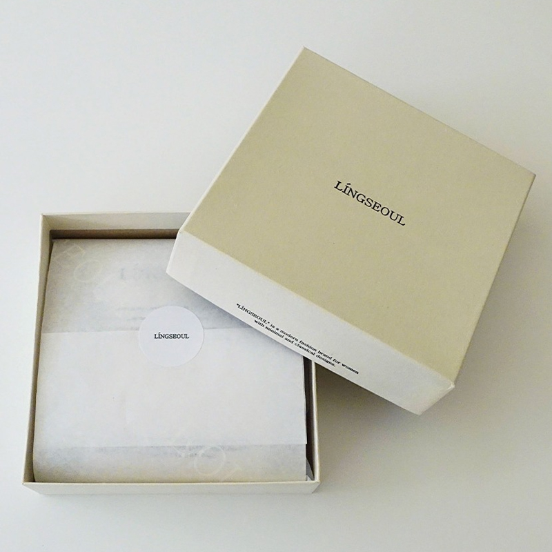 Boîte cadeau classique d'élégance