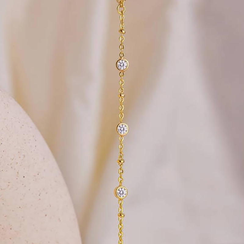 Or élégant-Chaîne de mains plaquée avec des pierres de zircone cubique claires pour les mariages, les fêtes et les occasions spéciales