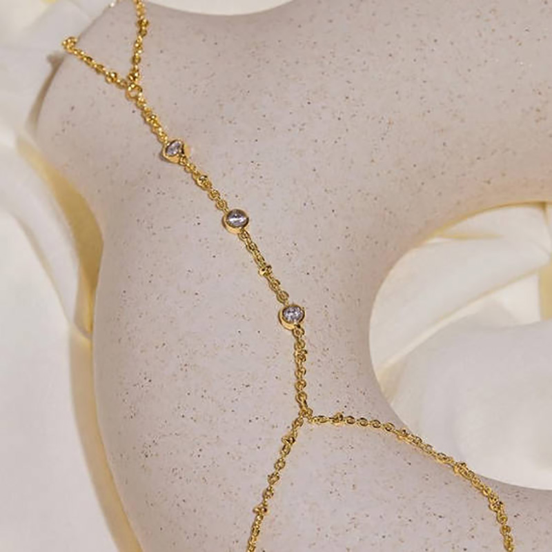 Or élégant-Chaîne de mains plaquée avec des pierres de zircone cubique claires pour les mariages, les fêtes et les occasions spéciales